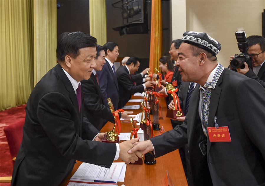 (时政)中华全国新闻工作者协会第九届理事会第一次会议暨中国新闻奖、长江韬奋奖颁奖会在京举行
