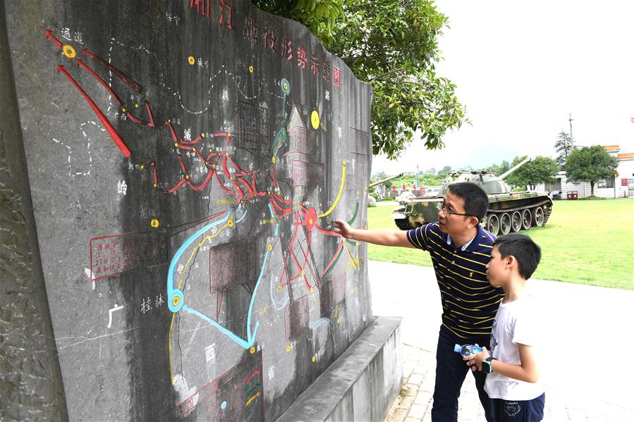 （壮丽70年·奋斗新时代——记者再走长征路·图文互动）（12）为有牺牲多壮志，敢教日月换新天——重返红军血战现场