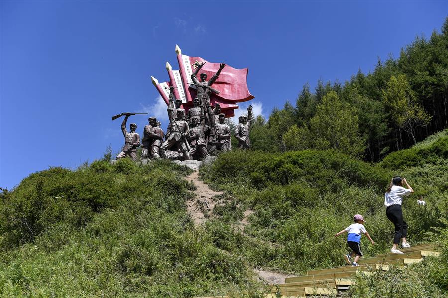 （壮丽70年·奋斗新时代——记者再走长征路·图文互动）（4）追忆红色经典——《清平乐·六盘山》的诞生