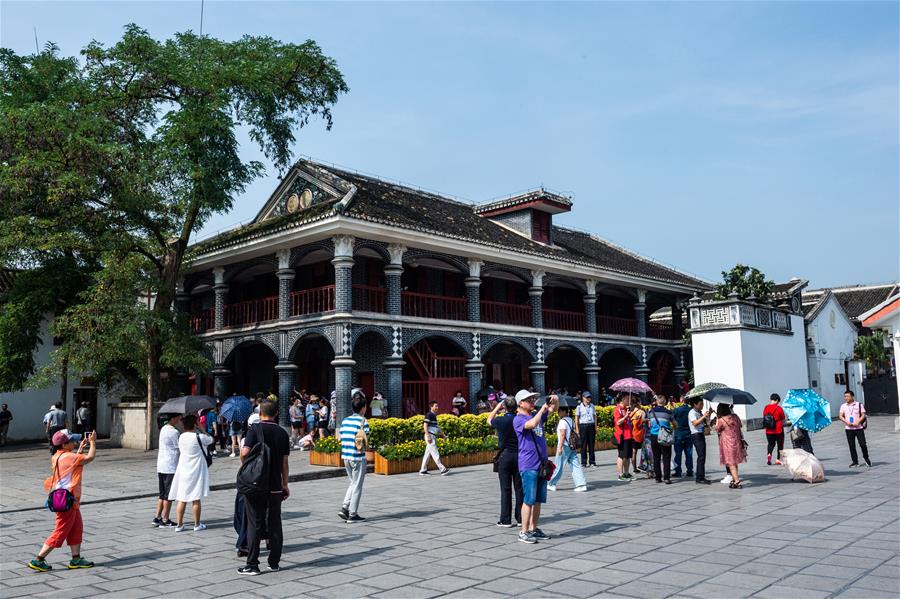 （新华全媒头条·壮丽70年·奋斗新时代——记者再走长征路·图文互动）（13）永远的红飘带——从革命长征路到发展新征程