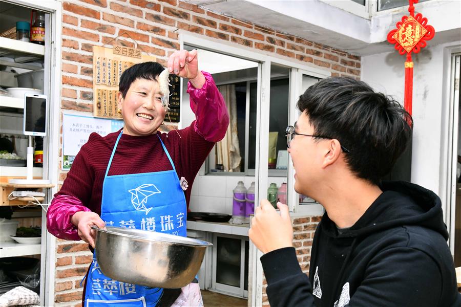 （新春走基层）（10）山东荣成：大天鹅“带火”小渔村