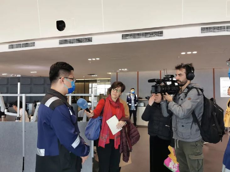 中外记者走进全球首个“智慧零碳”码头｜走读中国