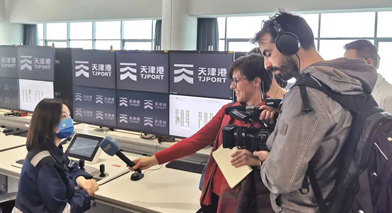中外记者走进全球首个“智慧零碳”码头｜走读中国