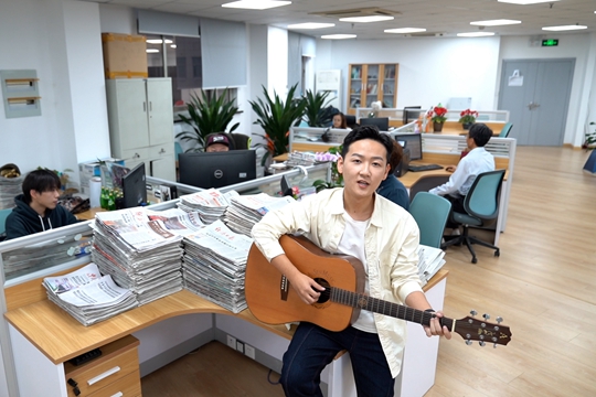 《心中有光 与你同行》