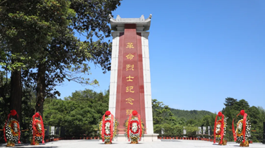 获中国新闻奖一等奖的团队，捐建了一座烈士纪念碑